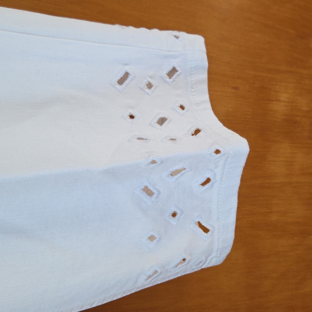 Christoper And Banks White Capris Jeans - Picture 2 of 6